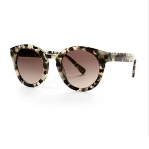 🕶 BANANA REPUBLIC SUNGLASSES 🕶